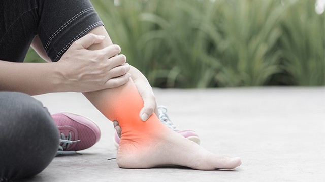 고온 속 무리한 운동은 관절, 근육, 인대 등 근골격계에 큰 부담을 준다｜출처: 클립아트코리아