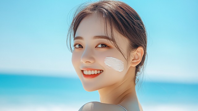 선크림은 피부를 자외선으로부터 지키기 위한 최소한의 방어막 역할을 한다｜출처: 게티이미지뱅크