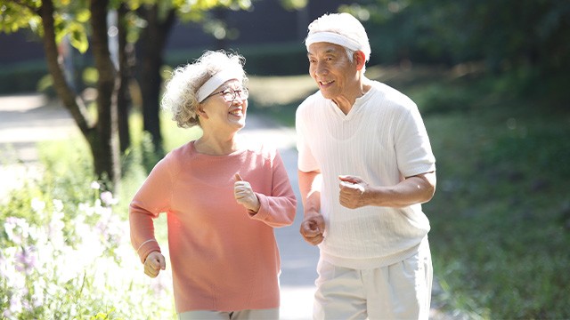 ﻿여름철에는 높은 기온과 탈수로 인해 심혈관 건강에 부담이 커지기 때문에 운동 시 주의가 필요하다 ｜출처: 클립아트코리아