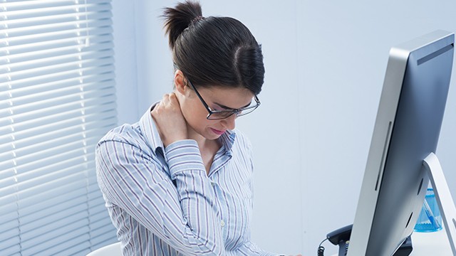 두통의 원인은 정형외과적인 문제에서 비롯되는 경우가 많다|출처: 클립아트코리아