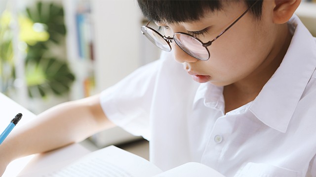 오메가-3 섭취가 어린이 근시 예방의 도움이 된다는 연구 결과가 나왔다｜출처: 클립아트코리아