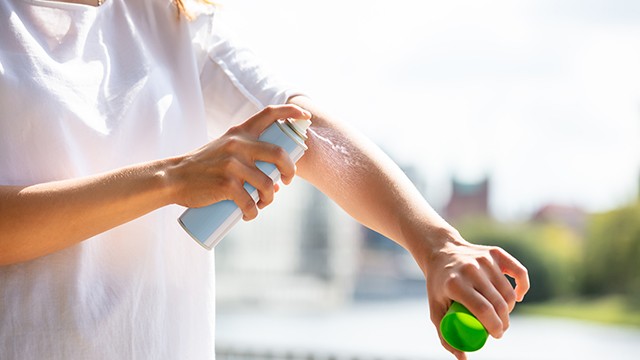 모기기피제는 성분이나 사용법에 따라 알레르기 등 부작용이 생길 수 있어 주의해야 한다｜출처: 클립아트코리아