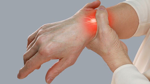 손목을 반복적으로 사용하면 손목 힘줄을 감싸는 '건초'에 염증이 생길 수 있다┃출처: 클립아트코리아