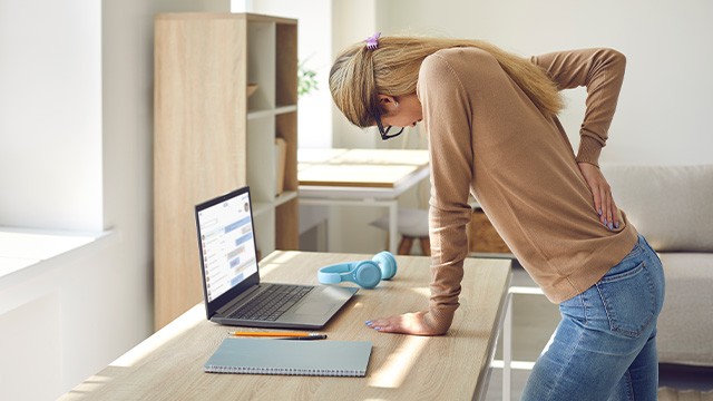 ﻿잘못된 자세를 유지하면 몸의 균형이 무너져 '부정렬 증후군'을 부른다｜출처: 게티이미지뱅크