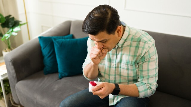 기침할 때 피가 나왔다면 피의 양과 상관없이 병원에서 검사를 받아봐야 한다┃출처: 게티이미지뱅크