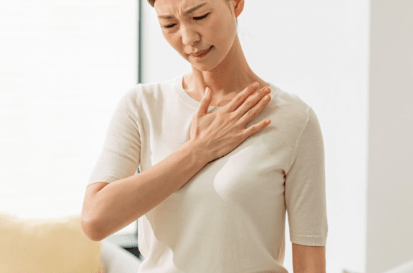 가슴쓰림은 역류성 식도염의 주요 증상 중 하나다｜출처: 클립아트코리아