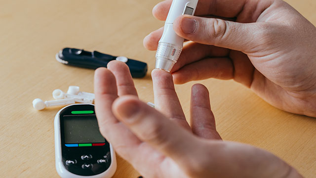 주기적인 혈당 체크와 관리가 핵심|출처: 게티이미지뱅크
