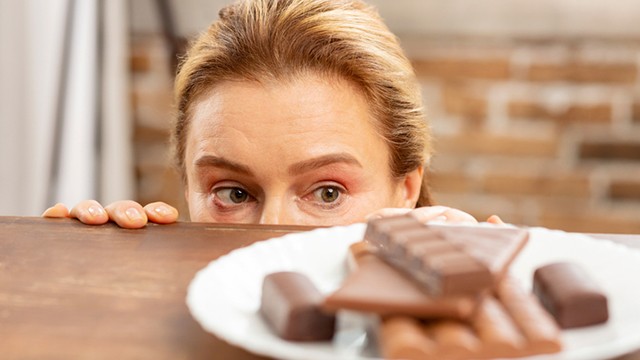 전두측두엽치매의 경우 단 음식에 대한 갈망이 생길 수 있다┃출처: 게티이미지뱅크