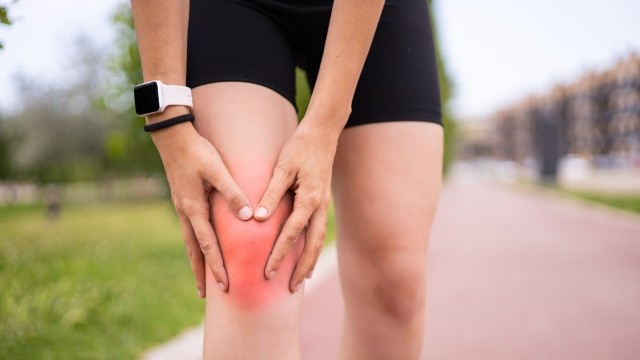 야외 스포츠 활동이 유행하면서 젊은 층의 '반월판 연골 손상' 발병률도 높아졌다｜출처: 클립아트코리아