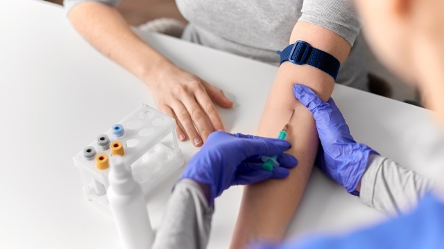 난임치료 중 혈액검사는 치료시기를 조율하고 신체 반응을 확인하는 중요한 과정이다┃출처: 클립아트코리아