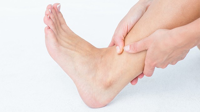 당뇨발은 치료 시기를 놓치면 발가락이나 발 전체 절단까지 이어질 수 있어 조기 진단과 치료가 중요하다｜출처: 클립아트코리아