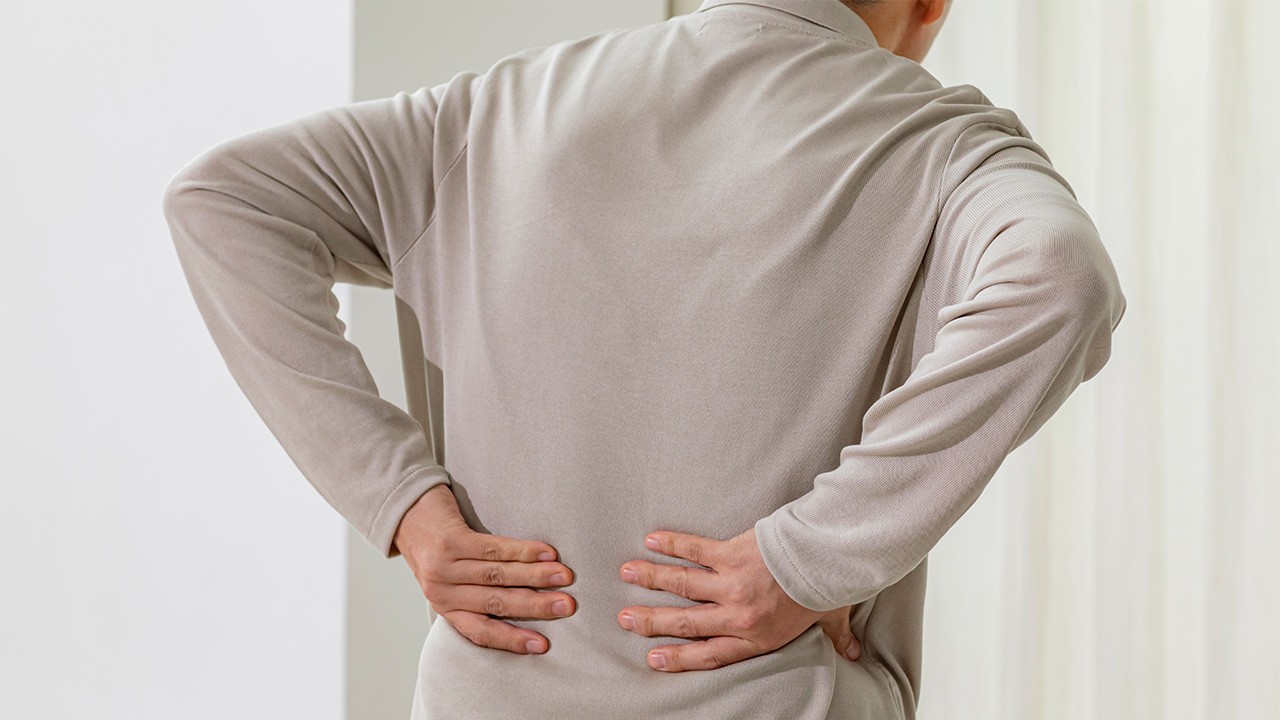 허리 통증이 나타나면 빠른 진단과 적절한 치료를 받는 것이 회복의 핵심이다｜출처: 클립아트코리아