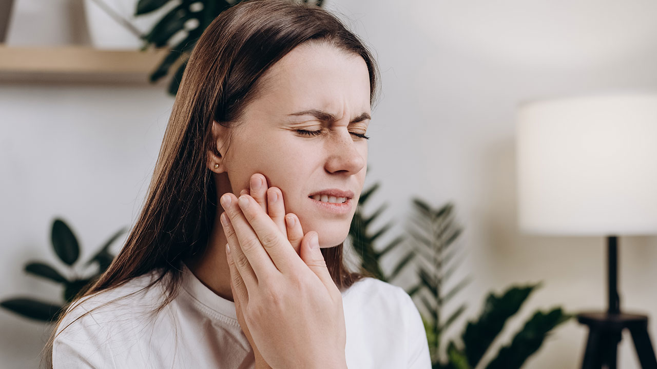 턱관절 소리와 통증이 동반된다면 즉시 병원을 찾아야 한다｜출처: 클립아트코리아