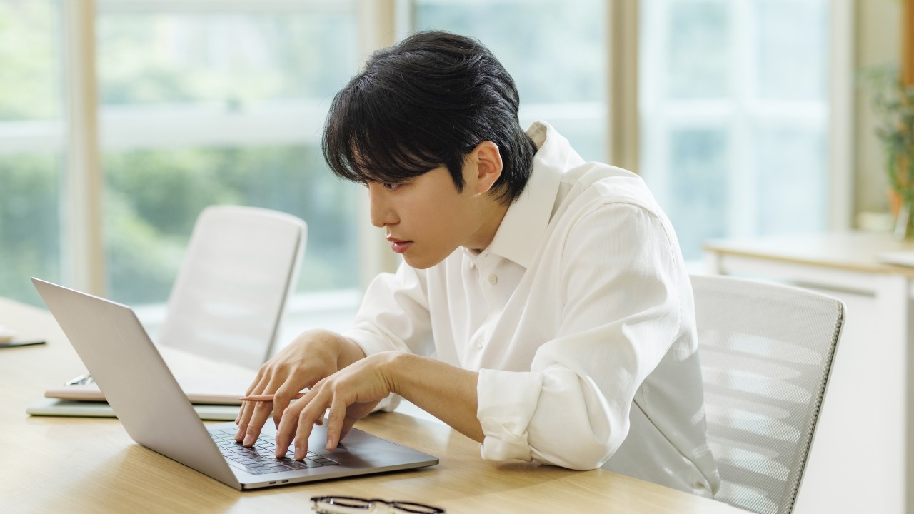 거북목 증후군, 치료하지 않으면 근육과 뼈의 배열도 변형될 수 있다｜출처: 클립아트코리아