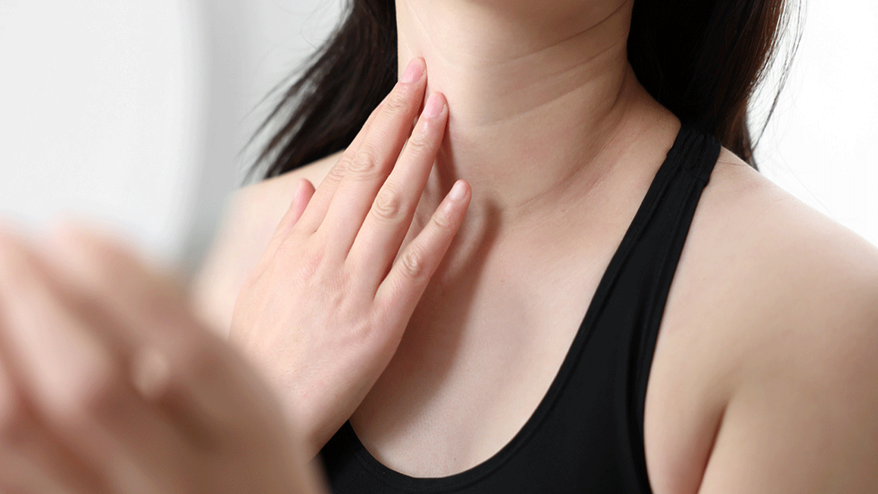 "얼굴보다 빠른 목 노화"… 필러·슈링크 병합 시술, 자연스러운 개선의 핵심은｜출처: 클립아트코리아