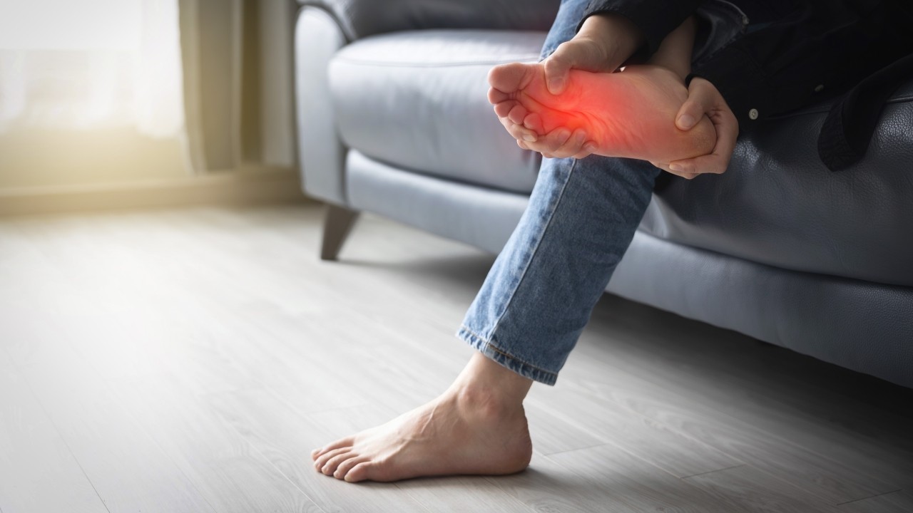 고혈당 상태가 지속되면 혈관 내피세포가 손상되고 동맥경화가 빠르게 진행되어 말초혈관질환이 발생할 위험이 높다｜출처: 클립아트코리아