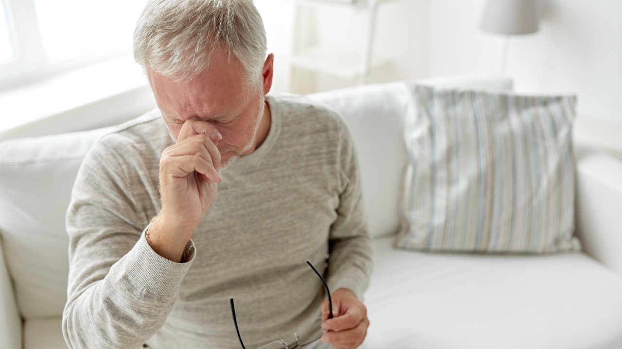 고혈압이 지속되면 눈 망막 미세혈관이 손상되면서 고혈압 망막병증이 나타난다|출처: 클립아트코리아