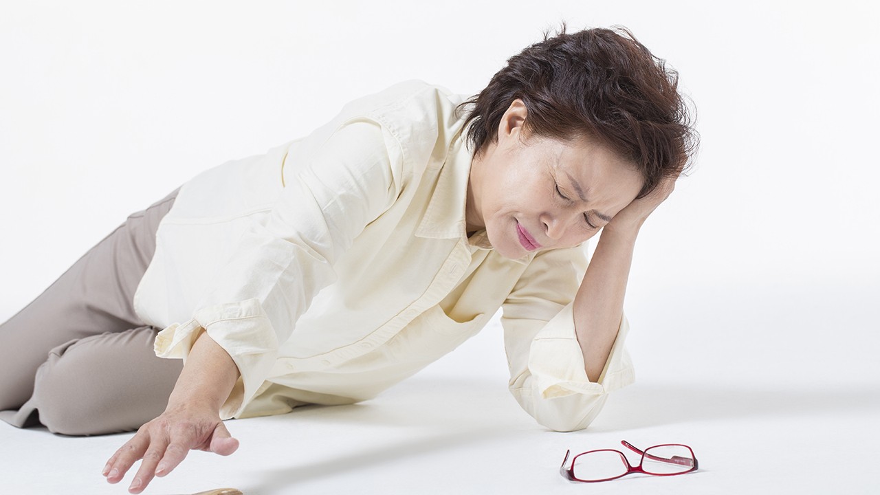 갑자기 극심한 두통·어지럼증이 생겼다면 뇌졸중의 위험 신호일 수 있다|출처: 클립아트코리아