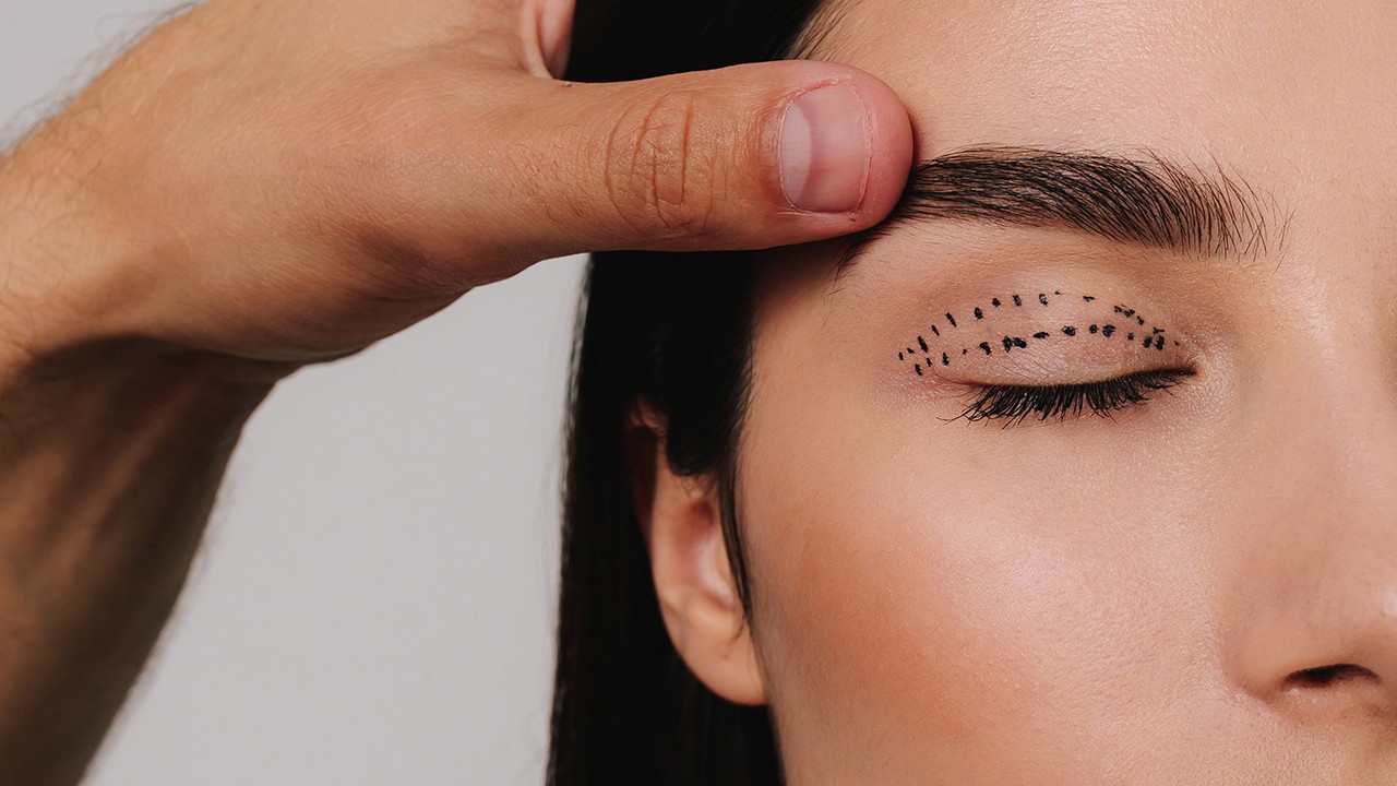 쌍꺼풀 재수술은 첫 수술 후 최소 6개월의 회복 기간 후 진행해야 한다｜출처: 게티이미지뱅크