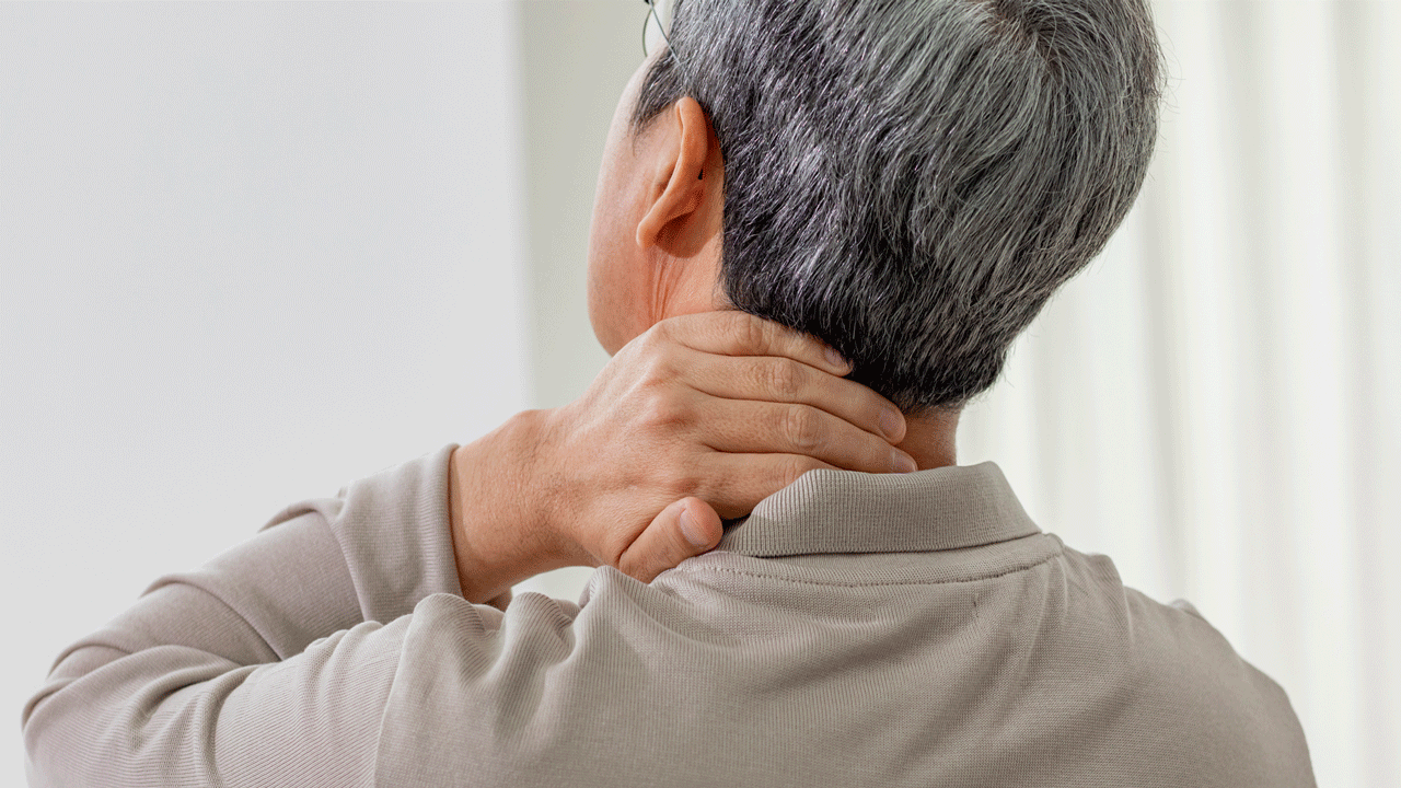 뒷목 뻣뻣하고 어깨 결림 지속된다면 목디스크 의심｜출처: 클립아트코리아