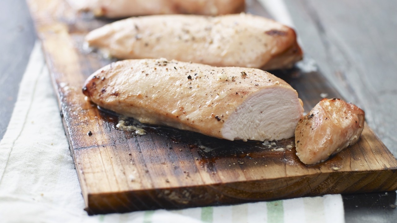 단백질은 신체 조직과 근육을 복구하고, 항체를 생성하며 아미노산 합성에 도움이 된다|출처: 클립아트코리아