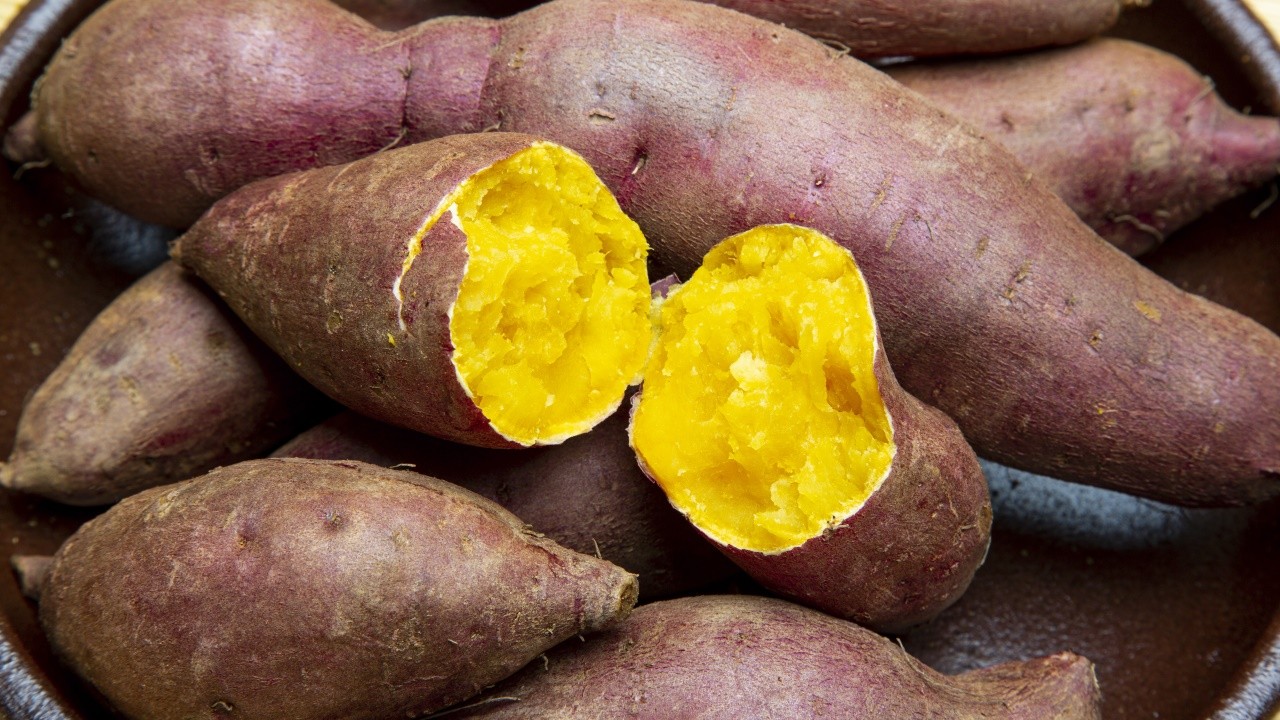 고구마는 우리 몸에서 비타민 A로 전환되는 베타카로틴이 들어있다|출처: 클립아트코리아