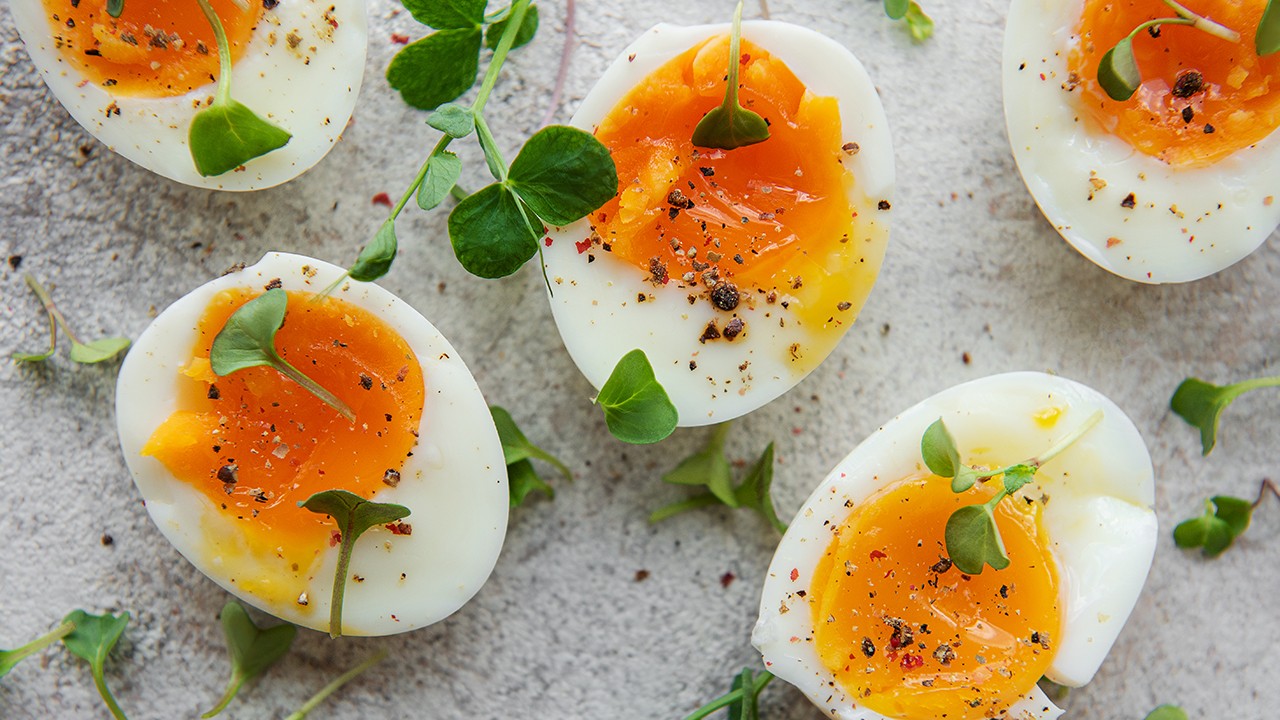 달걀노른자에는 체내 칼슘 흡수를 돕는 비타민D가 함유돼 있다|출처: 게티이미지뱅크