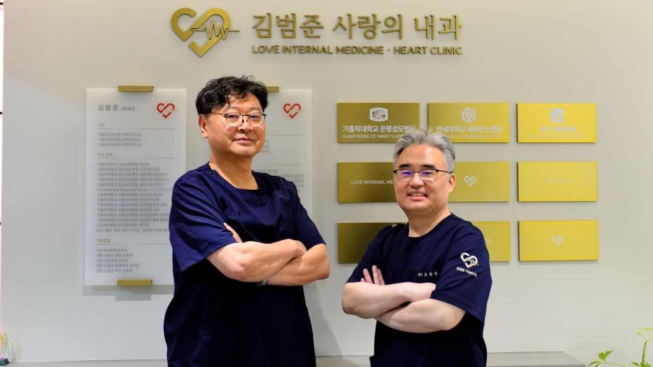 (좌측부터) 김범준 원장, 고윤석 원장｜출처: 김범준사랑의내과의원
