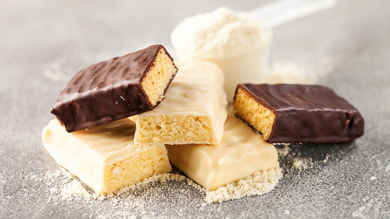 프로틴 바는 개당 약 300칼로리 이상의 열량을 제공한다｜출처: 게티이미지뱅크